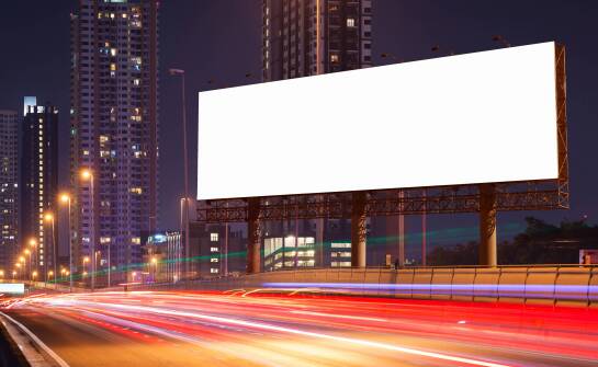 Jak billboardy przy autostradach wpływają na świadomość marki?