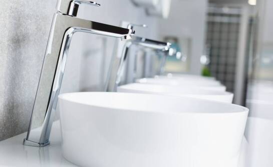 Jakie są zalety stosowania syfonów odpływowych do granitowych zlewów?