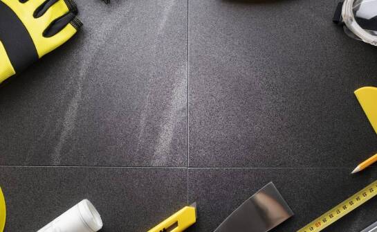 Porady dotyczące montażu parapetów kamiennych wewnętrznych przez profesjonalistów