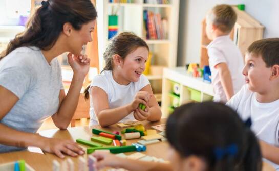 Znaczenie małych grup w indywidualnym rozwoju dzieci w żłobku