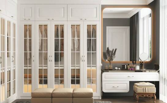 Zalety garderób na wymiar w organizacji przestrzeni domowej