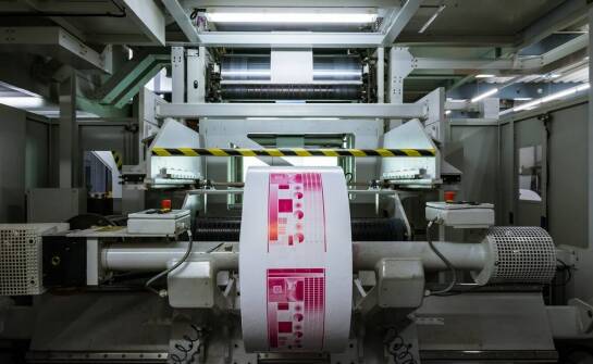 Automatyzacja procesu druku: jak maszyny poligraficzne mogą zwiększyć wydajność produkcji