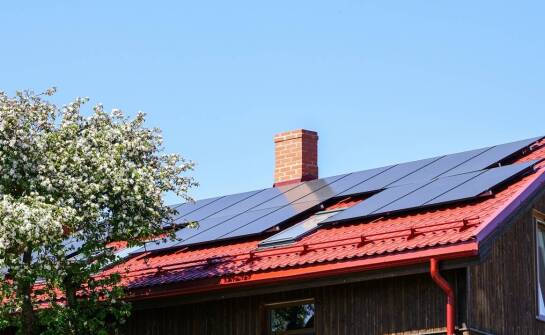 Pompy ciepła i systemy solarne: Jak je skutecznie łączyć?