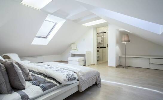 Jakie są metody otwierania okien dachowych?