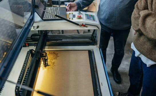 Wykorzystanie lightburn download w personalizacji produktów – praktyczny przewodnik