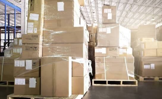 Jak producent opakowań tekturowych może wspierać logistykę międzynarodową?