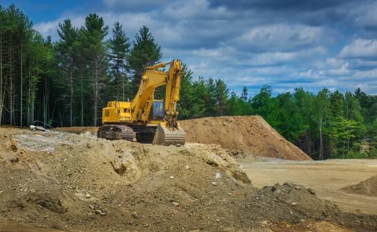 Kluczowe aspekty niwelacji terenu przed budową domu
