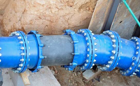 Rury żeliwne a ich rola w nowoczesnym budownictwie przemysłowym