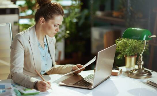 Wirtualna asystentka a obsługa dokumentacji finansowej