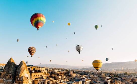 Przewodnik po ofertach voucherów na loty balonem – co wybrać?