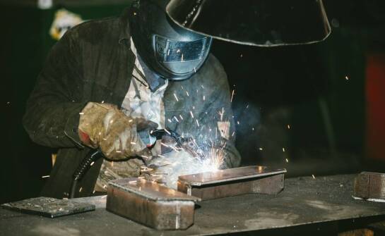 Spawanie konstrukcji metalowych a innowacyjne rozwiązania w transporcie kopalnianym