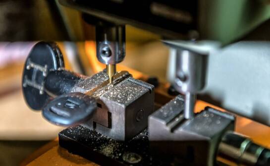 Jak frezowanie wpływa na jakość i trwałość elementów metalowych?