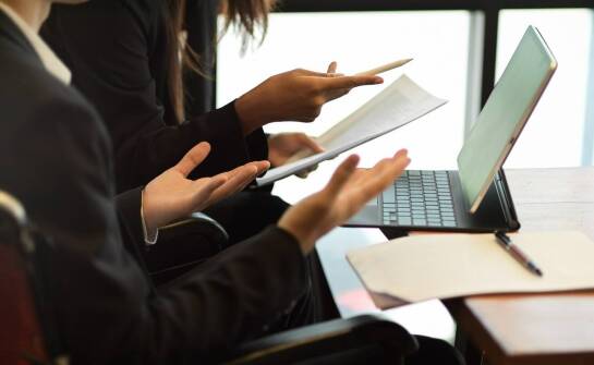 Jakie wsparcie prawne oferują domy pogrzebowe w sprawach związanych z pogrzebem?