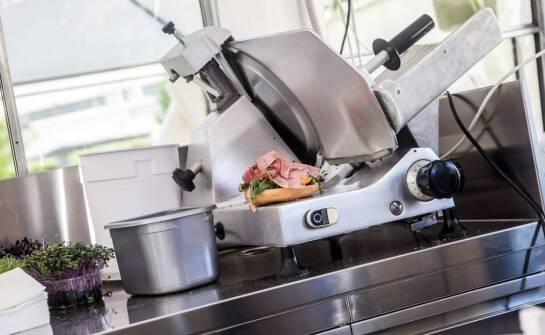 Kluczowe aspekty bezpieczeństwa w zabudowach food trucków