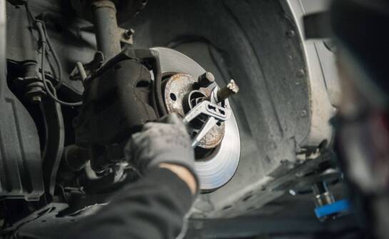Serwisowanie układu hamulcowego w Jeep Grand Cherokee: dlaczego warto?