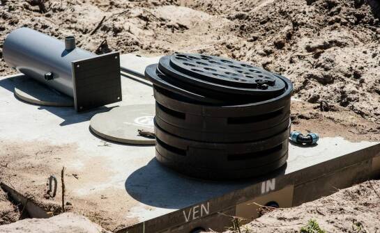 Szamba betonowe 2 komorowe a ich wpływ na jakość gleby