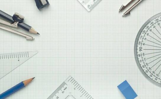 Jakie akcesoria do geometrii są niezbędne w edukacji?