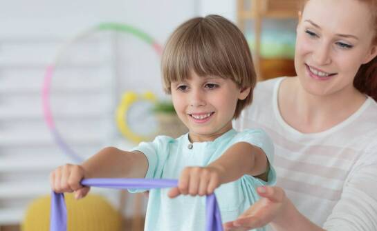 Kiedy warto iść z dzieckiem na rehabilitację?