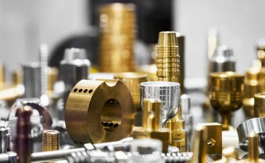 Rola śrub drobnozwojnych w montażu instalacji przemysłowych