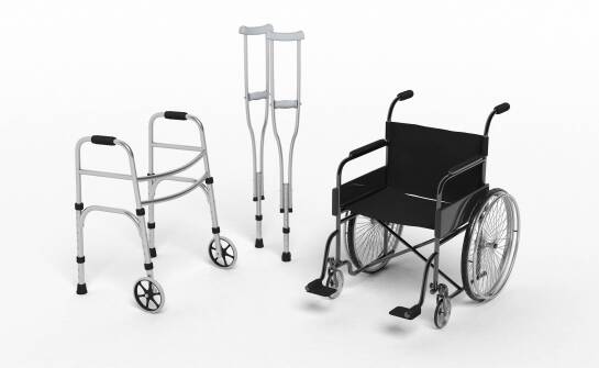 Jakie produkty pomocnicze oferuje sklep medyczny dla osób z ograniczeniami ruchowymi?