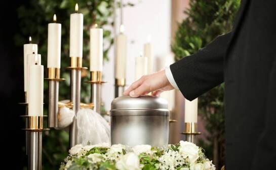 Jakie usługi oferuje dom pogrzebowy w zakresie kremacji?