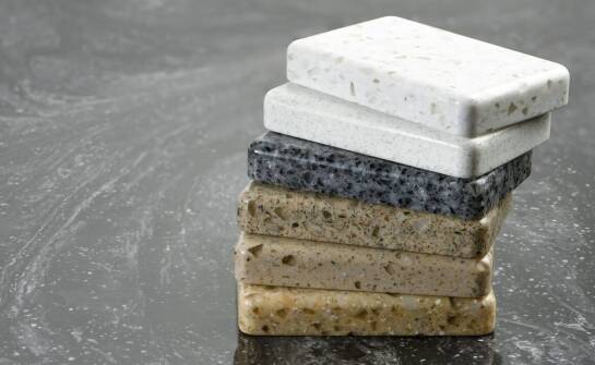 Odporność płyt kwarcowych na zanieczyszczenia i graffiti