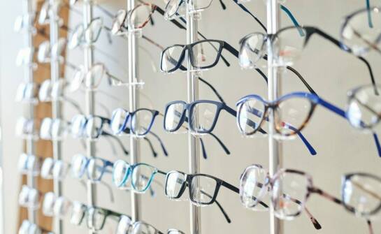 Wybór idealnych oprawek – co warto wiedzieć przed zakupem?