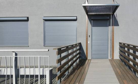 Jak montaż rolet zewnętrznych może wpłynąć na bezpieczeństwo domu?