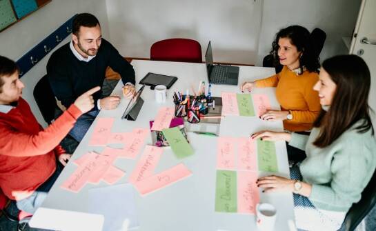 Rozwijanie umiejętności interpersonalnych na warsztatach dla dorosłych