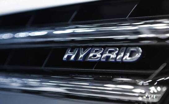 Zrównoważony rozwój w motoryzacji: rola hybrydowych Volvo