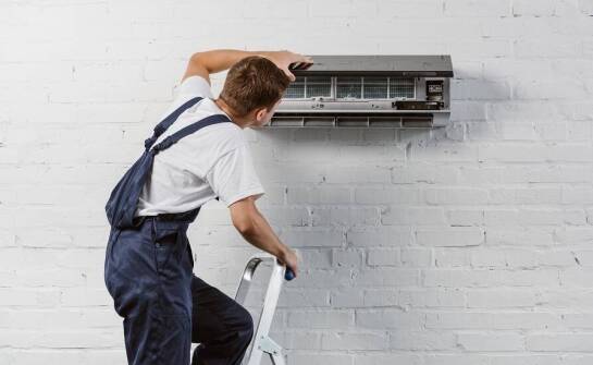 Jak sprawdzić funkcje klimatyzatora podczas serwisu?