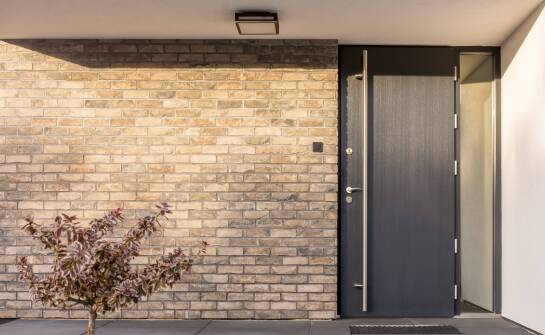 Drzwi zewnętrzne a ochrona przed warunkami atmosferycznymi