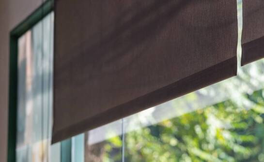 Jak rolety screen wewnętrzne wpływają na redukcję hałasu?