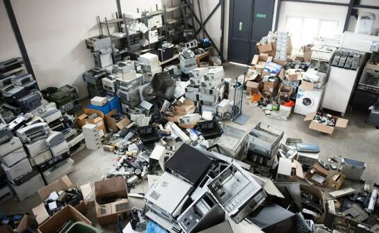 Jak działa odbiór elektrośmieci i dlaczego warto z niego korzystać?