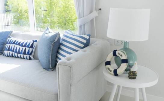 Jak zaaranżowane są wnętrza pokoi gościnnych w Rumi?