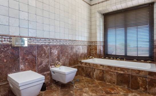 Jak kafelki łazienkowe wpływają na styl i funkcjonalność wnętrza?