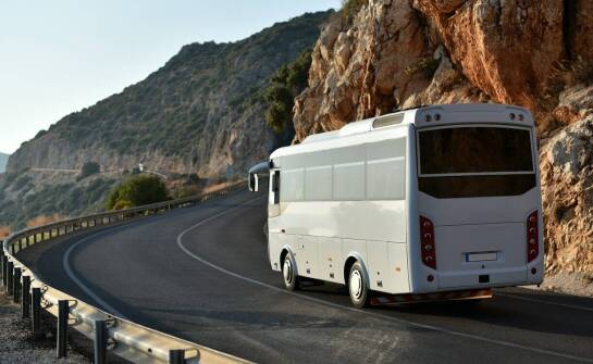 Jak wynajem busa wpływa na elastyczność podróży między Polską a Holandią?