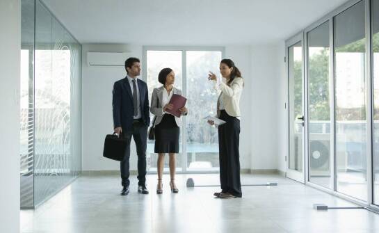 Jak przygotować ofertę sprzedaży domu z pomocą biura nieruchomości w Toruniu?