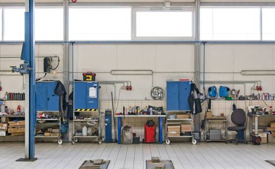 Jakie są przewagi korzystania z usług profesjonalnych warsztatów samochodowych?