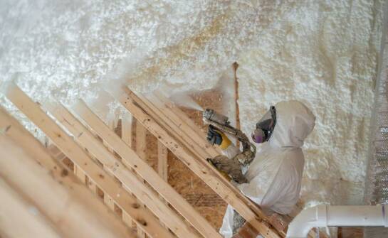 Aspekty techniczne ociepleń pianą – co warto wiedzieć?