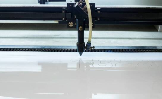 Innowacyjne podejścia do grawerowania w drewnie – inspiracje dla firm