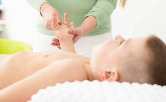 Fizjoterapia dla dzieci z problemami układu pokarmowego – jak poprawia komfort życia?