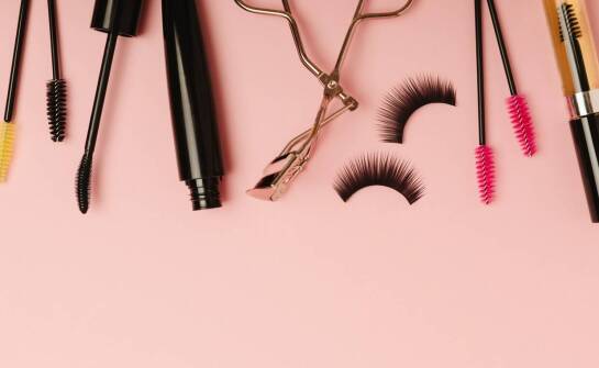 Jakie kleje do rzęs są odpowiednie dla alergików?