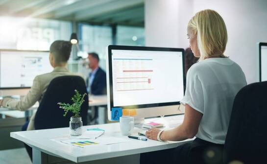 Jak podpis elektroniczny usprawnia zarządzanie dokumentami księgowymi?