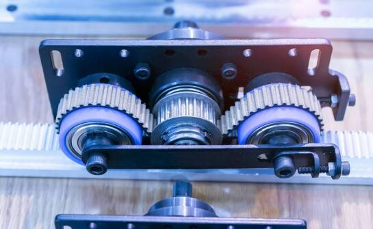 Zastosowanie systemów pneumatycznych w procesie obracania rolek