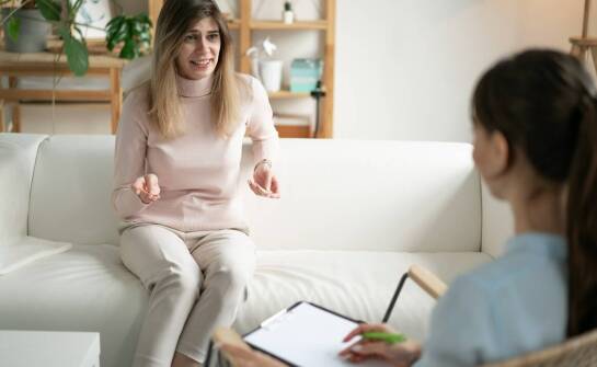 Jak zakwaterowanie w ośrodku wpływa na skuteczność terapii uzależnień?