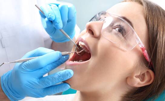 Stomatologia zachowawcza – jak dbać o zdrowe zęby przez całe życie?