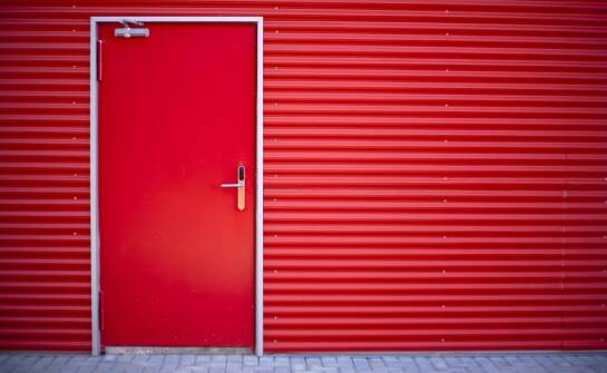 Drzwi przeciwpożarowe – jakie modele są najczęściej wybierane przez klientów?