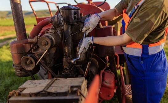 Jakie elementy układów napędowych są najważniejsze dla maszyn?