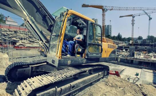 Zalety korzystania z wypożyczalni sprzętu budowlanego w Elblągu